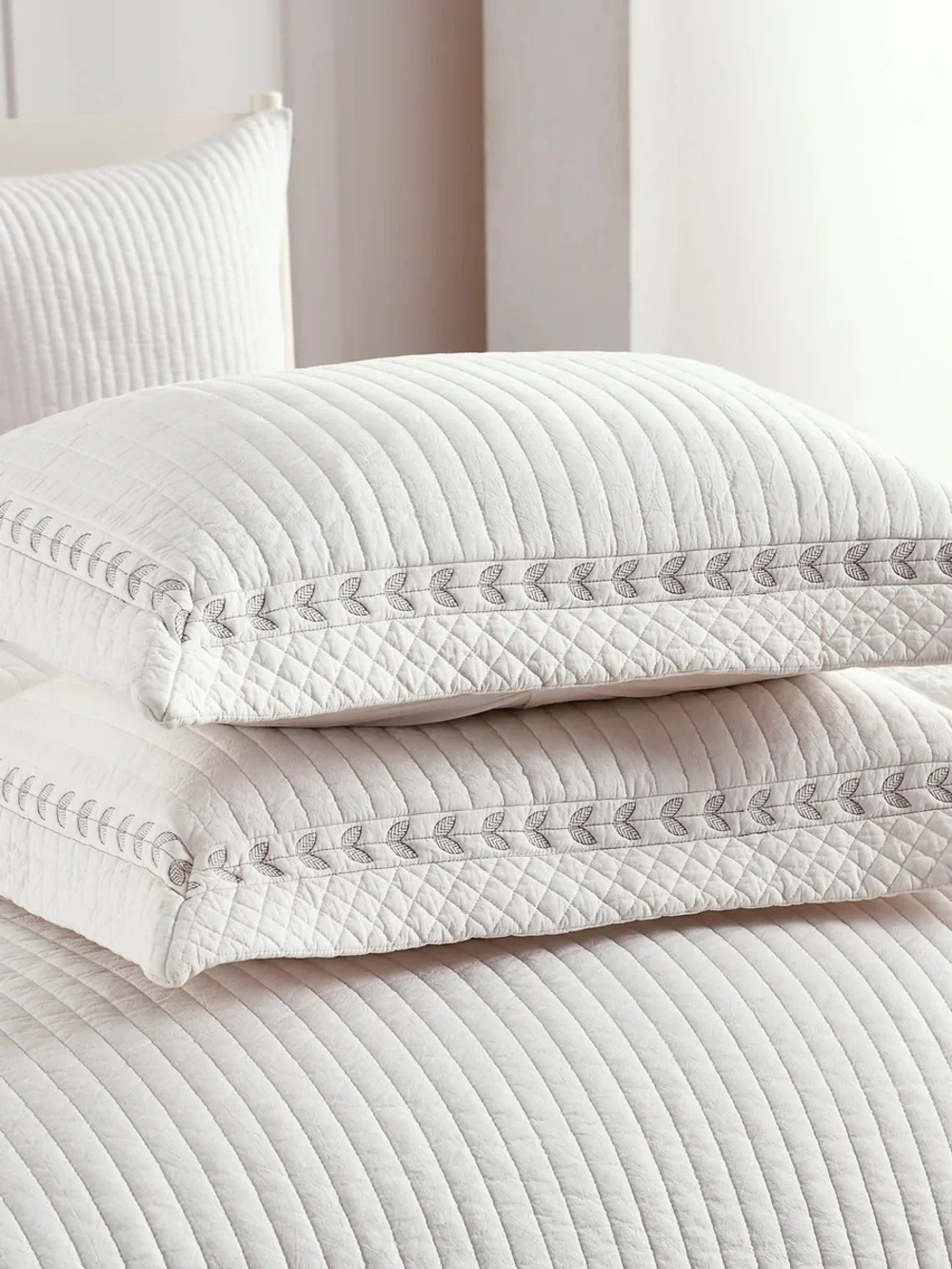 3 PIECE 100% COTTON WHITE STRIPE QUILT SET – CLASSIC EMBROIDERED BEDSPREAD